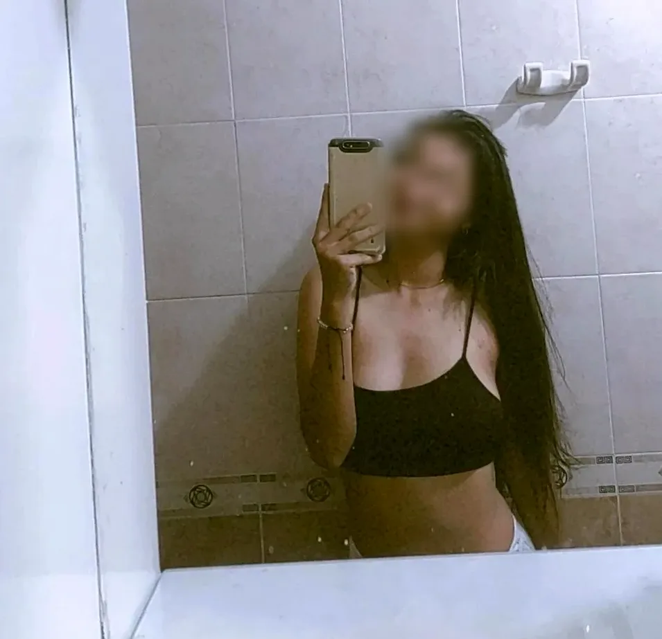 Alexandra, 22