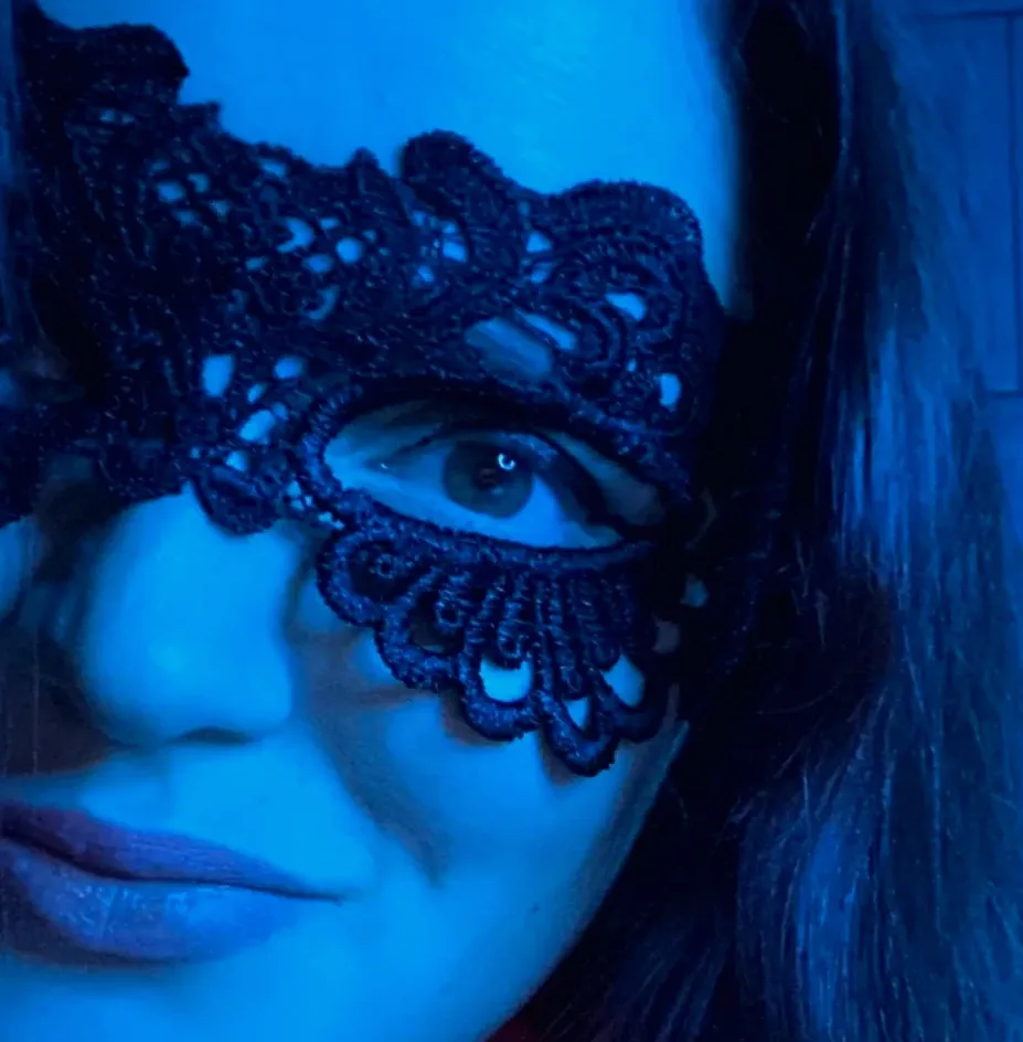 Claudia, 29