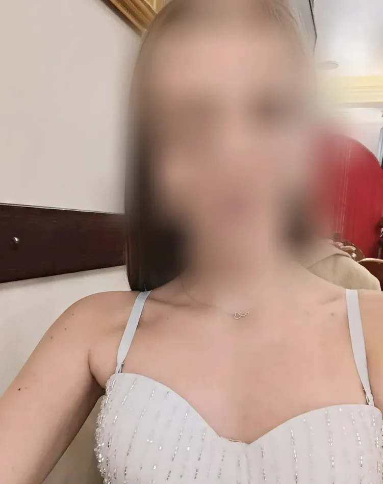 Corinna, 28