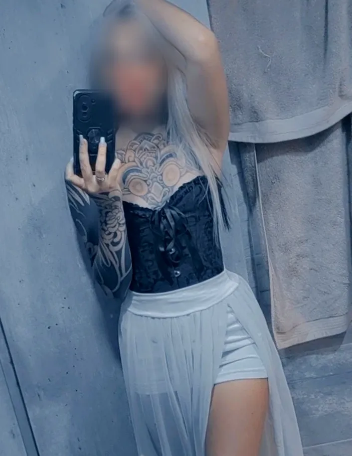 Emily, 24