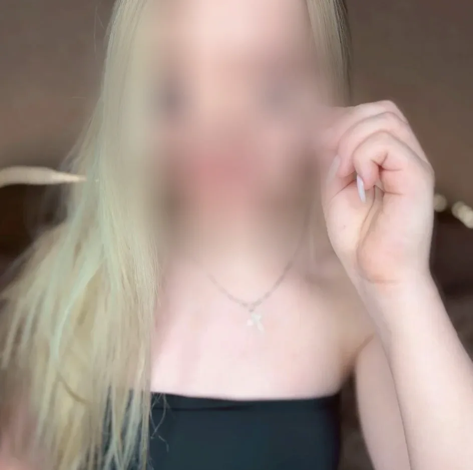 Laura, 21