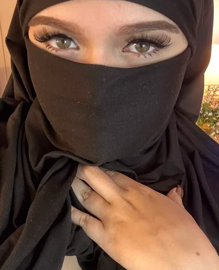 Sabine, 24