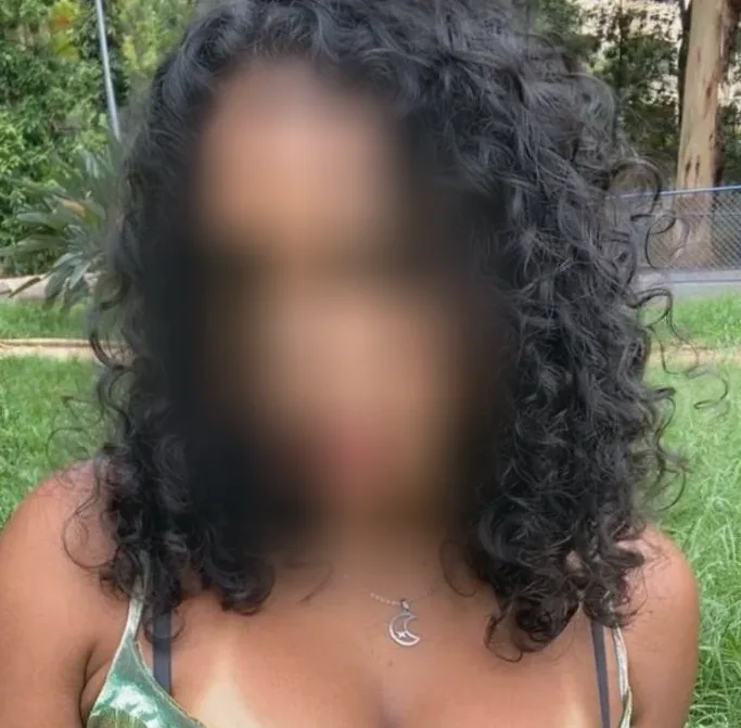 Stefanie, 24